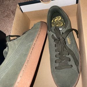 puma shoes never worn brand new, size 8 in women runs a little big